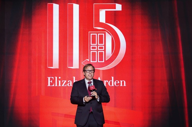 1757316684567259.jpg 03露华浓集团国际事业部总裁 charles waters上台致辞.jpg